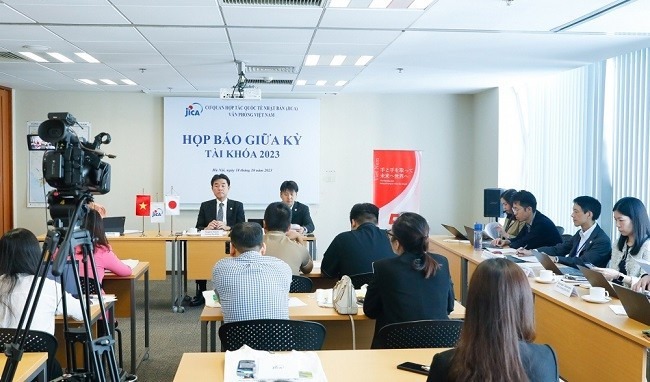 Họp báo giữa kỳ tài khóa 2023 của JICA Việt Nam