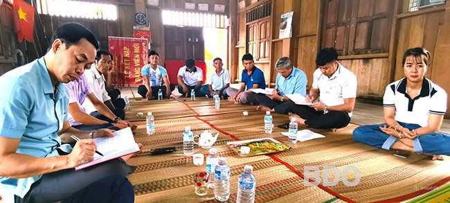 Chi bộ khu phố Suối Mây (thị trấn Vân Canh, huyện Vân Canh) họp đánh giá việc thực hiện mô hình “chi bộ bốn tốt”. Ảnh: T.TRÚC