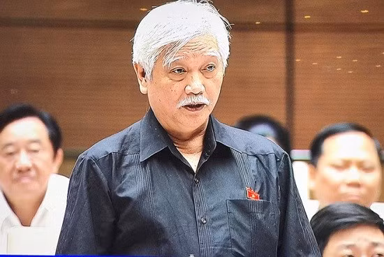 Đại biểu Dương Trung Quốc nói những lời tâm huyết tại Nghị trường. Ảnh: Hà Giang Đại biểu Dương Trung Quốc nói những lời tâm huyết tại Nghị trường. Ảnh: Hà Giang