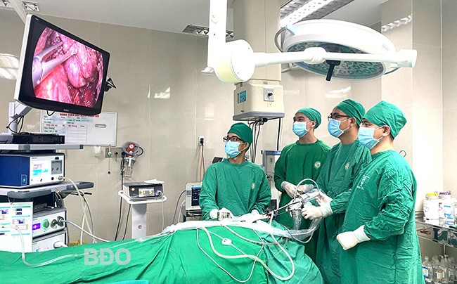 Bác sĩ Khoa Ung bướu đã làm chủ nhiều kỹ thuật điều trị các bệnh lý ung thư. Ảnh: M.H