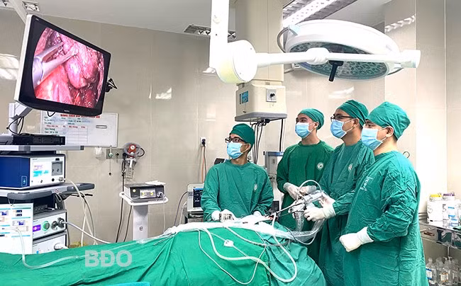 Bác sĩ Khoa Ung bướu đã làm chủ nhiều kỹ thuật điều trị các bệnh lý ung thư. Ảnh: M.H