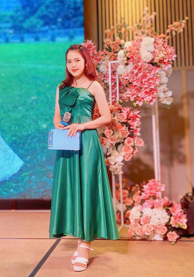 MC Võ Thị Thảo Ly dẫn chương trình cho một lễ cưới. Ảnh: N.X