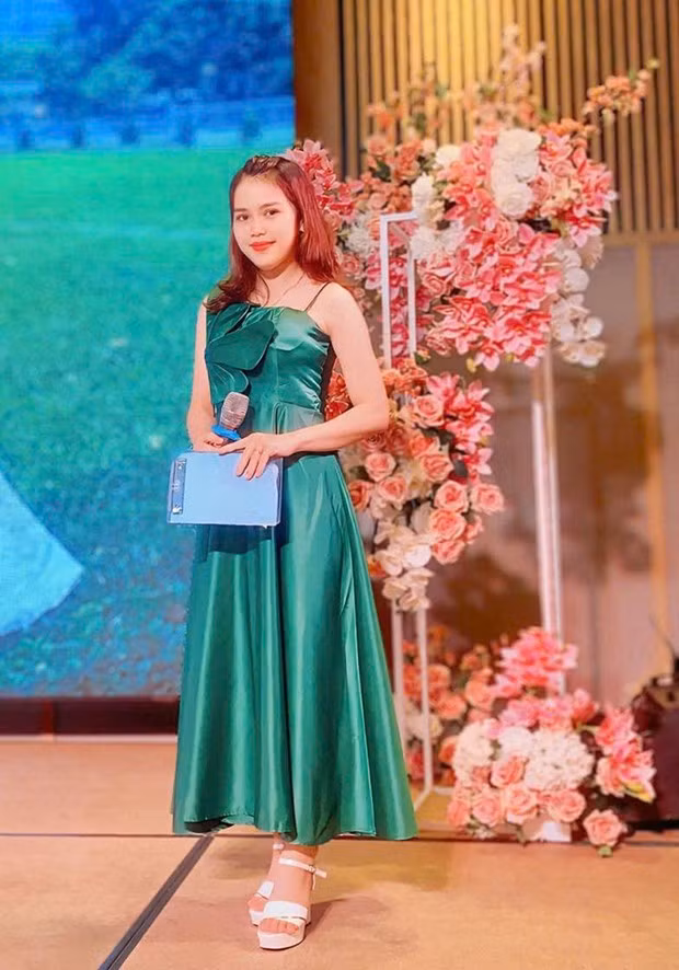 MC Võ Thị Thảo Ly dẫn chương trình cho một lễ cưới. Ảnh: N.X