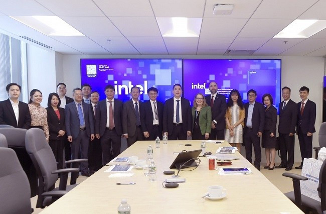 Đoàn công tác bộ Tài chính và lãnh đạo Intel. Đoàn công tác bộ Tài chính và lãnh đạo Intel.