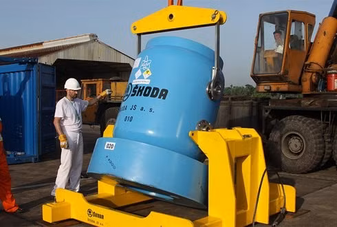 Thùng chứa uranium HEU trong quá trình vận chuyển an toàn. Ảnh: NNSA Thùng chứa uranium HEU trong quá trình vận chuyển an toàn. Ảnh: NNSA