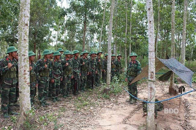 Huấn luyện bộ đội ở Sư đoàn bộ binh 31. Ảnh: QUANG DẦN