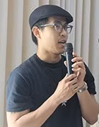 Tác giả Nguyễn Anh Nhật chia sẻ về việc sáng tác tại Trại sáng tác VHNT trẻ năm 2024. Ảnh: N.P