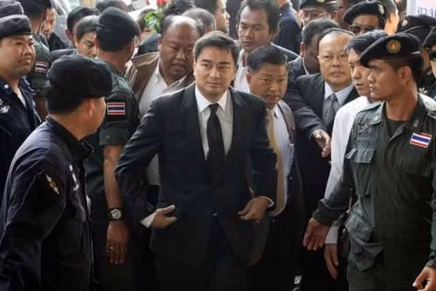 Cựu thủ tướng Thái Lan Abhisit Vejjajiva, người vừa bị truy tố về tội giết người.