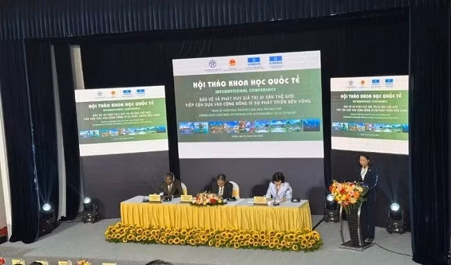 Phó Chủ tịch UBND Thành phố Hà Nội Vũ Thu Hà phát biểu tại hội thảo.