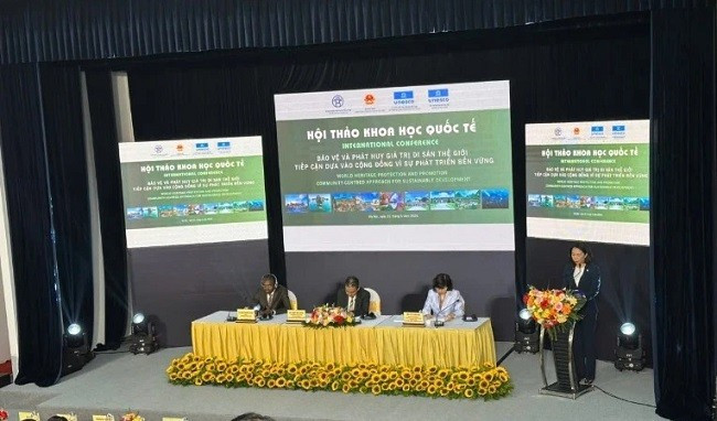 Phó Chủ tịch UBND Thành phố Hà Nội Vũ Thu Hà phát biểu tại hội thảo.