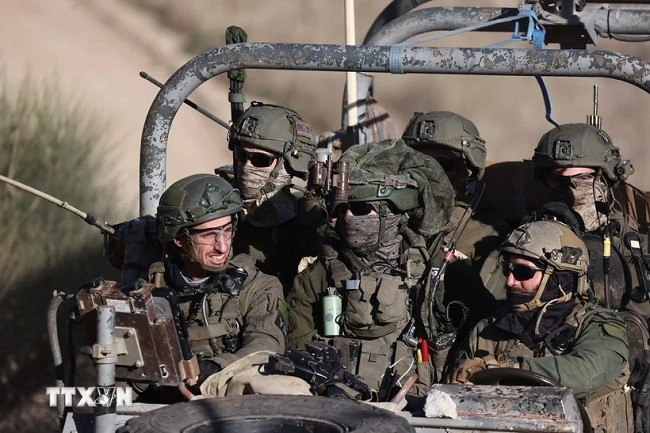 Binh sỹ Israel được triển khai gần vùng đệm ở Cao nguyên Golan ngày 15.12.2024. (Ảnh: THX/TTXVN)