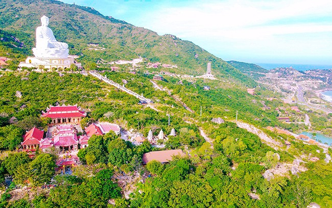 Chùa Ông Núi mang vẻ đẹp thanh cao, huyền diệu chốn thiền môn. Ảnh: NGỌC NHUẬN Chùa Ông Núi mang vẻ đẹp thanh cao, huyền diệu chốn thiền môn. Ảnh: NGỌC NHUẬN