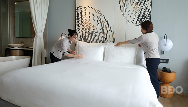Nhiều cơ sở lưu trú ưu đãi giảm giá để hút khách du lịch đến Bình Định dịp hè. Ảnh: ĐOAN NGỌC