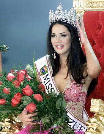 Hoa hậu Monica Spear