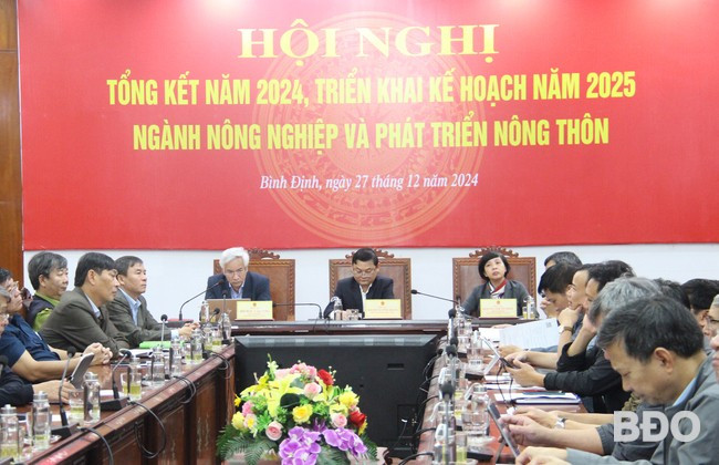 Các đại biểu tham dự tại điểm cầu trụ sở UBND tỉnh. Ảnh: TRỌNG LỢI