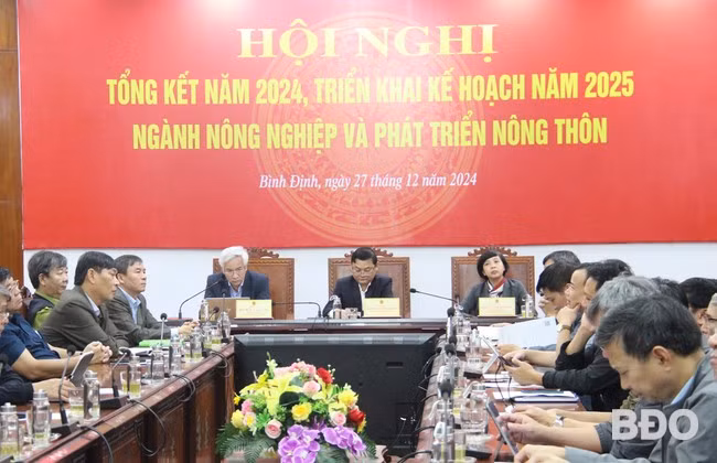 Các đại biểu tham dự tại điểm cầu trụ sở UBND tỉnh. Ảnh: TRỌNG LỢI