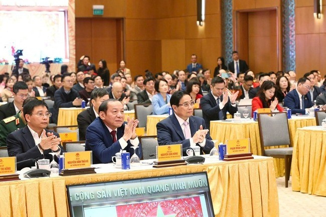 Thủ tướng Chính phủ Phạm Minh Chính và các đại biểu dự hội nghị.