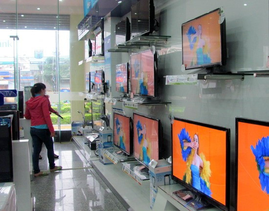 Tivi LED bày bán phổ biến tại các cửa hàng điện máy. Ảnh: M.H Tivi LED bày bán phổ biến tại các cửa hàng điện máy. Ảnh: M.H