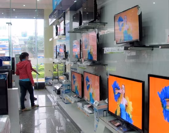 Tivi LED bày bán phổ biến tại các cửa hàng điện máy. Ảnh: M.H Tivi LED bày bán phổ biến tại các cửa hàng điện máy. Ảnh: M.H