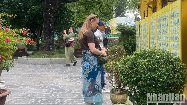 Hà Nội đón 13 triệu lượt khách trong 5 tháng đầu năm 2025. (Ảnh: PHƯƠNG THẢO) Hà Nội đón 13 triệu lượt khách trong 5 tháng đầu năm 2025. (Ảnh: PHƯƠNG THẢO)