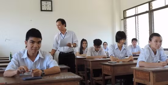 Sự thoải mái và tự tin của các TS dự thi môn Sinh học tại Hội đồng thi Trường THPT chuyên Lê Quý Đôn.
