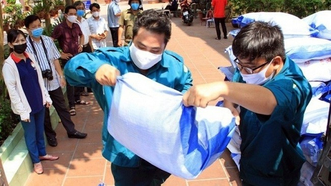 Bộ LĐ-TB&XH cùng các địa phương đảm bảo không có ai bị thiếu đói trong dịp Tết Nguyên đán Ất Tỵ năm 2025. Ảnh minh họa: KT Bộ LĐ-TB&XH cùng các địa phương đảm bảo không có ai bị thiếu đói trong dịp Tết Nguyên đán Ất Tỵ năm 2025. Ảnh minh họa: KT