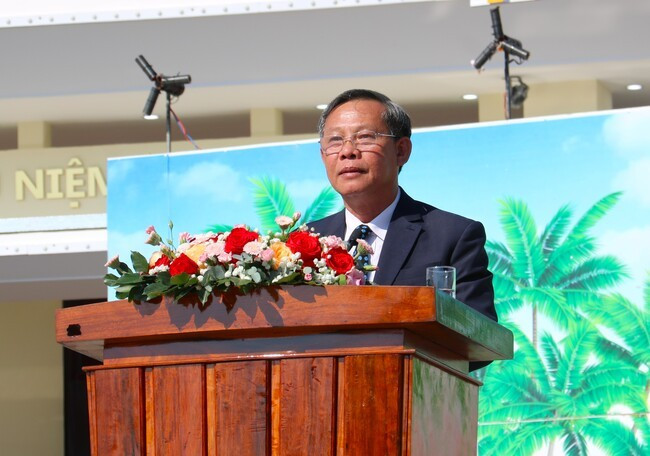 Bí thư Thị ủy Hoài Nhơn Phạm Trương đọc diễn văn kỷ niệm 95 năm Ngày thành lập Đảng Cộng sản Việt Nam; 95 năm thành lập Chi bộ Cửu Lợi. Ảnh: H.THU