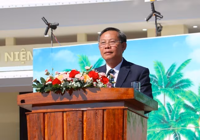 Bí thư Thị ủy Hoài Nhơn Phạm Trương đọc diễn văn kỷ niệm 95 năm Ngày thành lập Đảng Cộng sản Việt Nam; 95 năm thành lập Chi bộ Cửu Lợi. Ảnh: H.THU