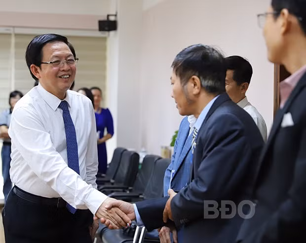 Bí thư Tỉnh ủy Hồ Quốc Dũng chúc mừng các thầy cô Trường ĐH Quy Nhơn nhân dịp 20.11.