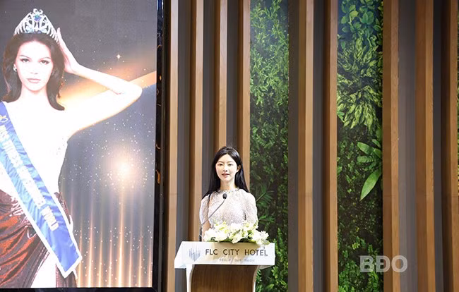 Thí sinh ra mắt, giới thiệu bản thân. Ảnh: K.V