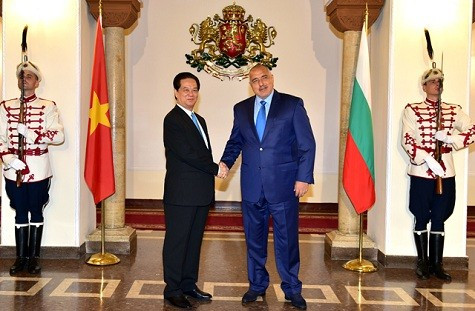 Thủ tướng Nguyễn Tấn Dũng và Thủ tướng Bulgaria Boyko Borissov nhất trí thúc đẩy quan hệ hai nước thành Đối tác chiến lược. Ảnh: Nhật Bắc (VGP)