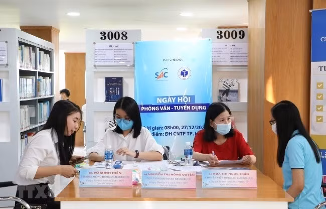 Các doanh nghiệp sẽ gia tăng nhu cầu tuyển dụng vào quý I và quý II năm 2022. (Ảnh minh họa: TTXVN)