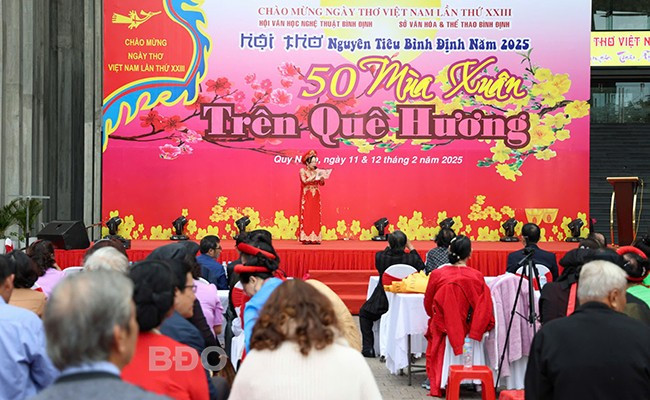 Chương trình giao lưu thơ giữa các CLB thơ và hội viên Chi hội Văn học Bình Định (Hội VHNT tỉnh). Ảnh: K.VY Chương trình giao lưu thơ giữa các CLB thơ và hội viên Chi hội Văn học Bình Định (Hội VHNT tỉnh). Ảnh: K.VY