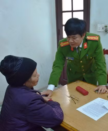 Bà Phạm Thị Xuân tại cơ quan công an Bà Phạm Thị Xuân tại cơ quan công an