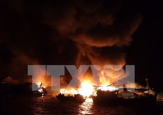 Vụ hỏa hoạn tại Nha Trang: Hơn 70 căn nhà bị thiêu rụi hoàn toàn ảnh 1