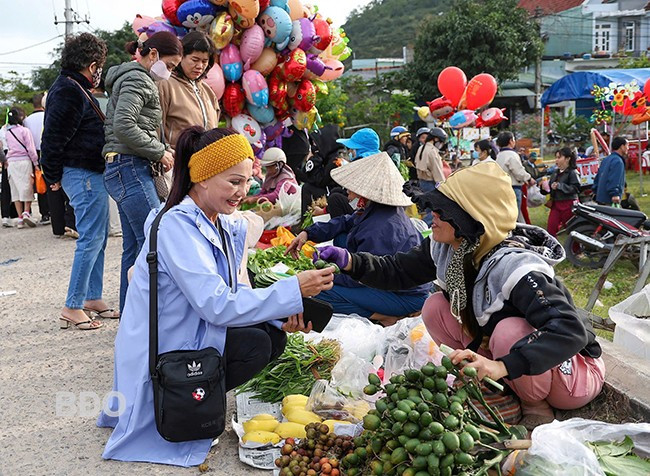 Đi hội chợ Gò mùng một Tết ảnh 8