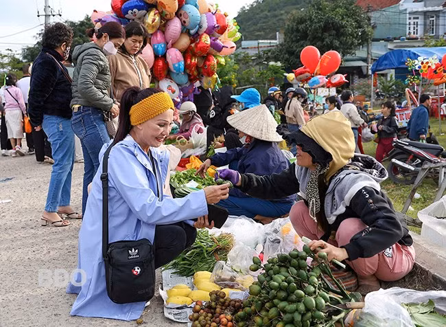 Đi hội chợ Gò mùng một Tết ảnh 8