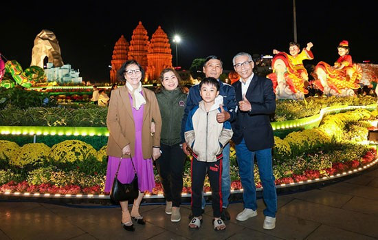 Gia đình ông Phan Thanh Cường, người dân Quy Nhơn đang sinh sống ở TP Đà Nẵng, mỗi năm về quê đón Tết và có nhiều cảm xúc khác nhau.