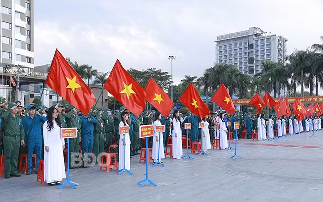 Lễ giao nhận quân năm 2024 tại TP Quy Nhơn. Ảnh: HỒNG PHÚC