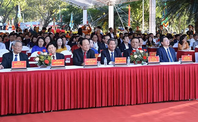 Đại biểu dự Lễ hội kỷ niệm 236 năm Chiến thắng Ngọc Hồi - Đống Đa. Ảnh: NGUYỄN DŨNG