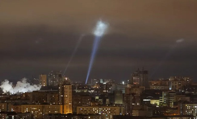 Nga tiếp tục phóng hàng loạt drone vào Ukraine ngày 11.5 - Ảnh: REUTERS