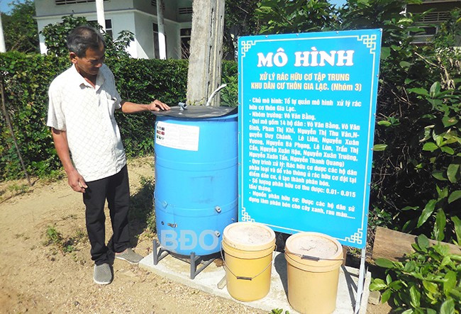 Mô hình “Xử lý rác hữu cơ tập trung” được xã Cát Minh (Phù Cát) triển khai hiệu quả, góp phần thực hiện tốt việc phân loại rác tại nguồn. Ảnh: V.L Mô hình “Xử lý rác hữu cơ tập trung” được xã Cát Minh (Phù Cát) triển khai hiệu quả, góp phần thực hiện tốt việc phân loại rác tại nguồn. Ảnh: V.L