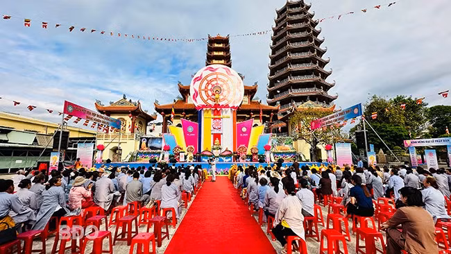 Quang cảnh Đại lễ Phật đản Phật lịch 2569. Ảnh: D.Đ