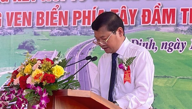 Phó Chủ tịch UBND tỉnh Nguyễn Tự Công Hoàng phát biểu tại lễ khánh thành. Ảnh: HẢI YẾN