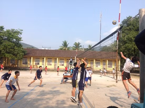 Việc duy trì tổ chức giải bóng chuyền hàng năm dành cho học sinh góp phần nuôi dưỡng phong trào TDTT ở Trường THPT Vĩnh Thạnh. Việc duy trì tổ chức giải bóng chuyền hàng năm dành cho học sinh góp phần nuôi dưỡng phong trào TDTT ở Trường THPT Vĩnh Thạnh.