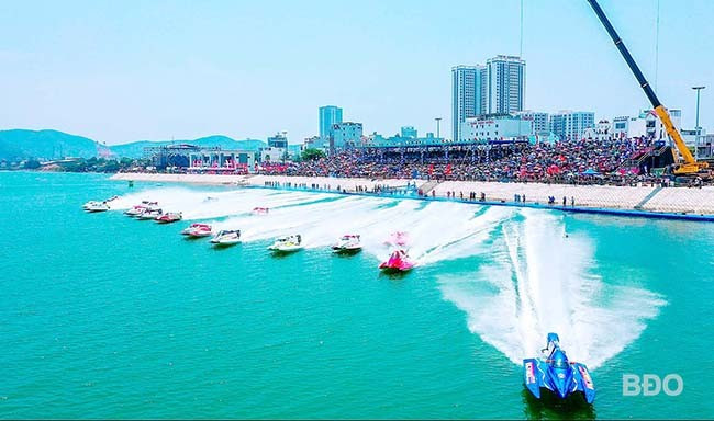 Giải đua mô tô nước thế giới UIM - ABP Aquabike World Championship và Giải đua thuyền máy nhà nghề quốc tế UIM F1H2O World Championship lần đầu tiên ở Việt Nam tổ chức tại Bình Định. Ảnh: N.DŨNG
