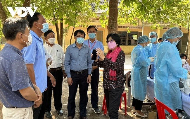 Nỗ lực dập cúm gia cầm ở Campuchia. Ảnh: Bộ Y tế Campuchia. Nỗ lực dập cúm gia cầm ở Campuchia. Ảnh: Bộ Y tế Campuchia.