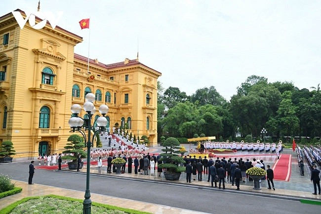 Toàn cảnh lễ đón Tổng thống Litva.