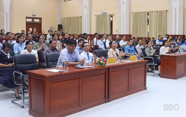 Quang cảnh buổi khai mạc khóa bồi dưỡng tại Trường Cao đẳng kỹ thuật công nghệ Quy Nhơn. Ảnh: HỒ ĐIỆP