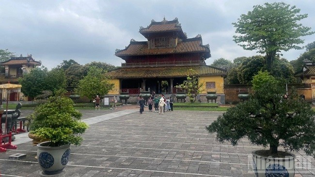 Bảo vật quốc gia tại Cửu đỉnh tại Thế Miếu (Huế).